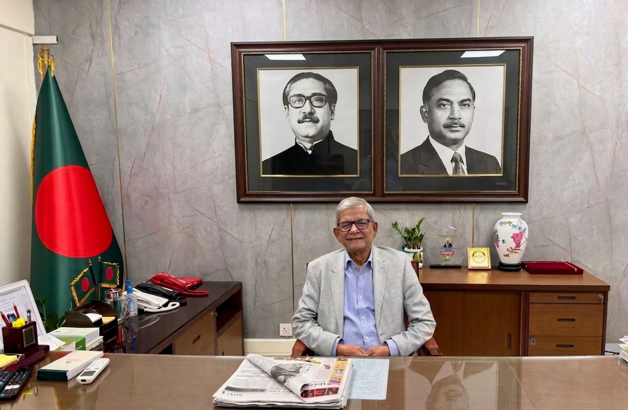 ভাইরাল হওয়া এআই-সৃষ্ট বানোয়াট ছবি — দেয়ালে বঙ্গবন্ধু ও জিয়াউর রহমানের ভুয়া প্রতিকৃতি